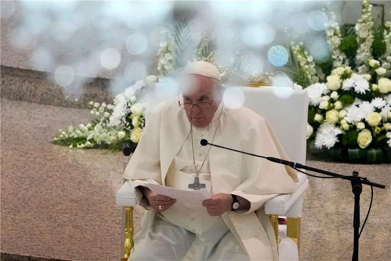 Papst Franziskus befindet sich auf einer viertägigen Reise in Bahrain, um den Dialog mit der muslimischen Welt zu fördern.