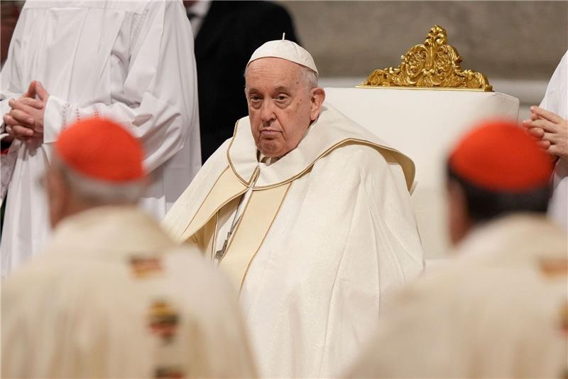 Papst weist Kritik an Segnungen homosexueller Paare zurück Papst Franziskus hatte kurz vor Weihnachten überraschend erlaubt, dass katholische Priester im Grundsatz «Paaren in irregulären Situationen und gleichgeschlechtlichen Paaren» ihren Segen geben dürfen - allerdings nur unter strikten Bedingungen.