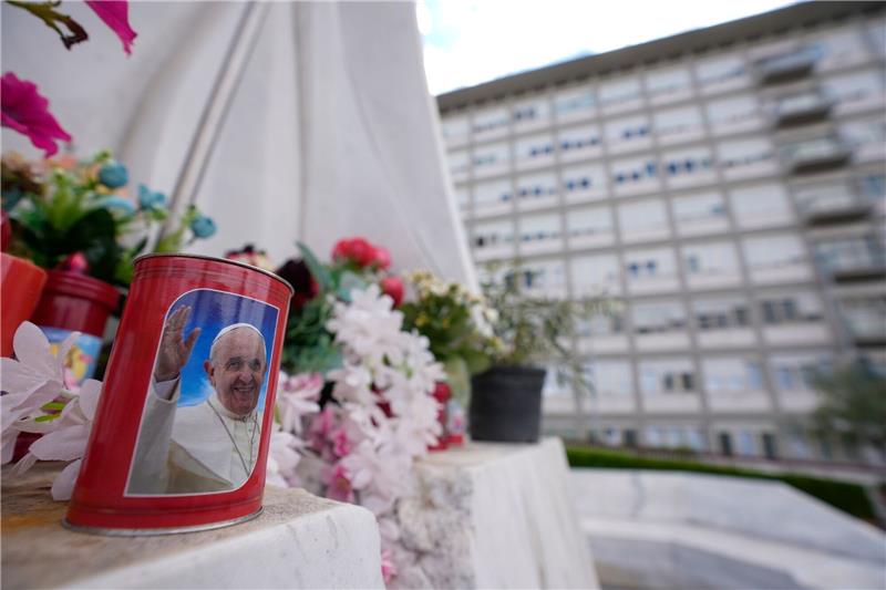 Nach OP: Erstmals kein öffentliches Sonntags-Gebet vom Papst Papst Franziskus muss sich noch von seiner Bauchoperation erholen.