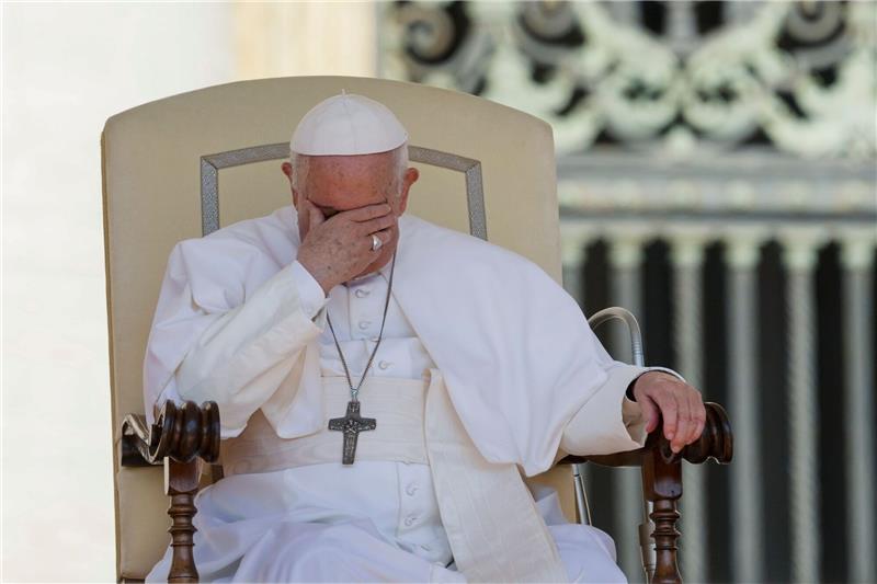 Deutscher Obdachloser stirbt am Petersplatz in Rom Papst Franziskus will für einen gestorbenen Obdachlosen aus Deutschland beten.