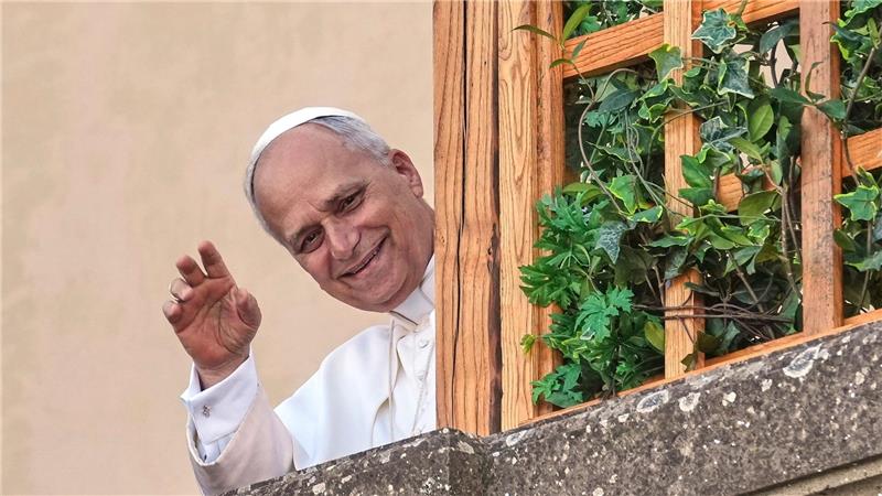 Wiedersehen in Castel Gandolfo - Papst in Ferien Papst Leo XIV. grüßt aus dem Urlaub in Castel Gandolfo.