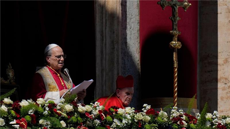 Papst Leo XIV. spendet den Ostersegen Urbi et Orbi zum Abschluss der Ostermesse