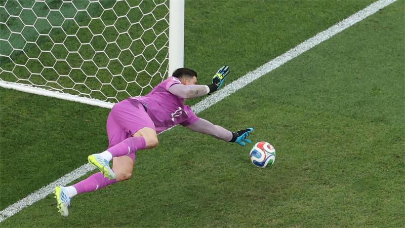 Das war die WM-Nacht: DFB-Elf scheitert, Oranje trauert Paraguays Torwart Orlando Gill war der Held des Elfmeterschießens.