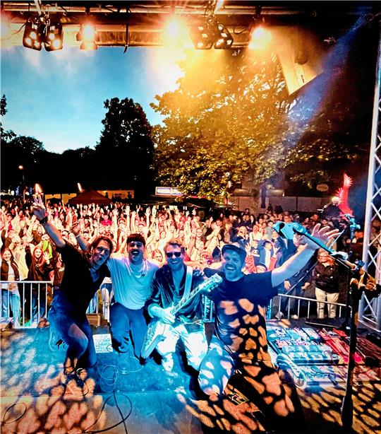Partystimmung mit ¡Tilt!: Lennart Kattke (von links), Dominik Bickel, Til Kattke, Hauke Nies. Foto: Privat