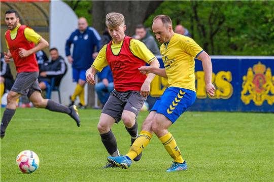 Pascal Schneider (re.) und Aufsteiger TSV Gielde wollen Tabellenführer SC 18 Harlingerode erneut Punkte abknöpfen und damit das Meisterschaftsrennen in der Nordharzliga spannend halten. Foto: Drechsler