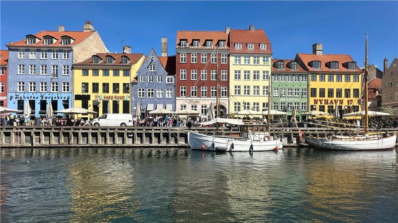 Passanten am Nyhavn in Kopenhagen. (Archivbild)