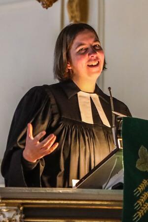Pastorin Mirja Rohr hält den traditionellen Gottesdienst zum Bergdankfest in der Marktkirche.
