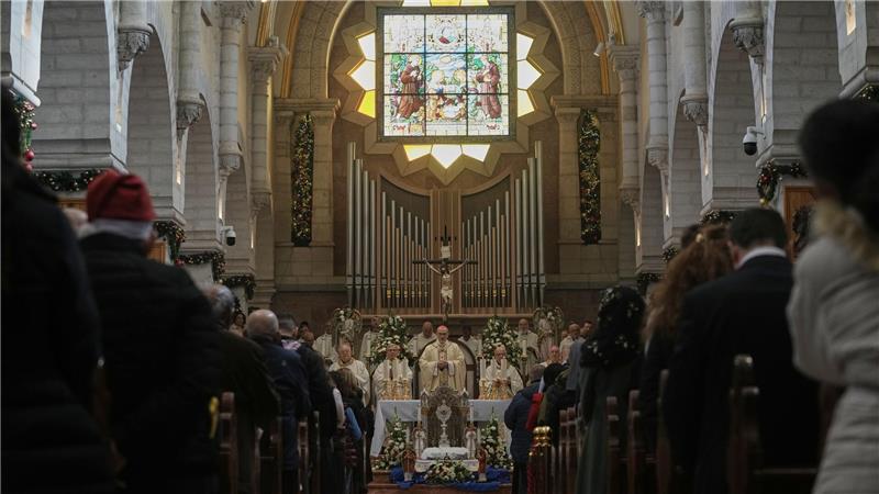 Patriarch Pizzaballa leitet Weihnachtsmesse in der Geburtskirche von Bethlehem