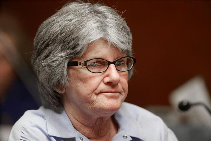 Frühere Charles-Manson-Anhängerin bleibt im Gefängnis Patricia Krenwinkel war Mitglied der Manson-Familie und ist eine verurteilte Mörderin.