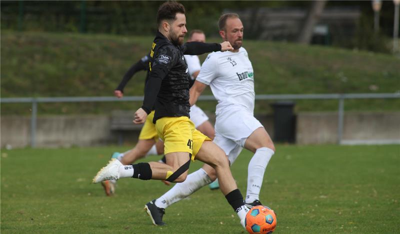 Patrick Czaja erzielt für den SV Rammelsberg den einzigen und somit entscheidenen Treffer gegen ein stark kämpfende SG Bredelem/Astfeld, mit der der neue Tabellenführer der 1. Nordharzklasse über weite Strecken große Mühe hatte. Foto: Gietemann