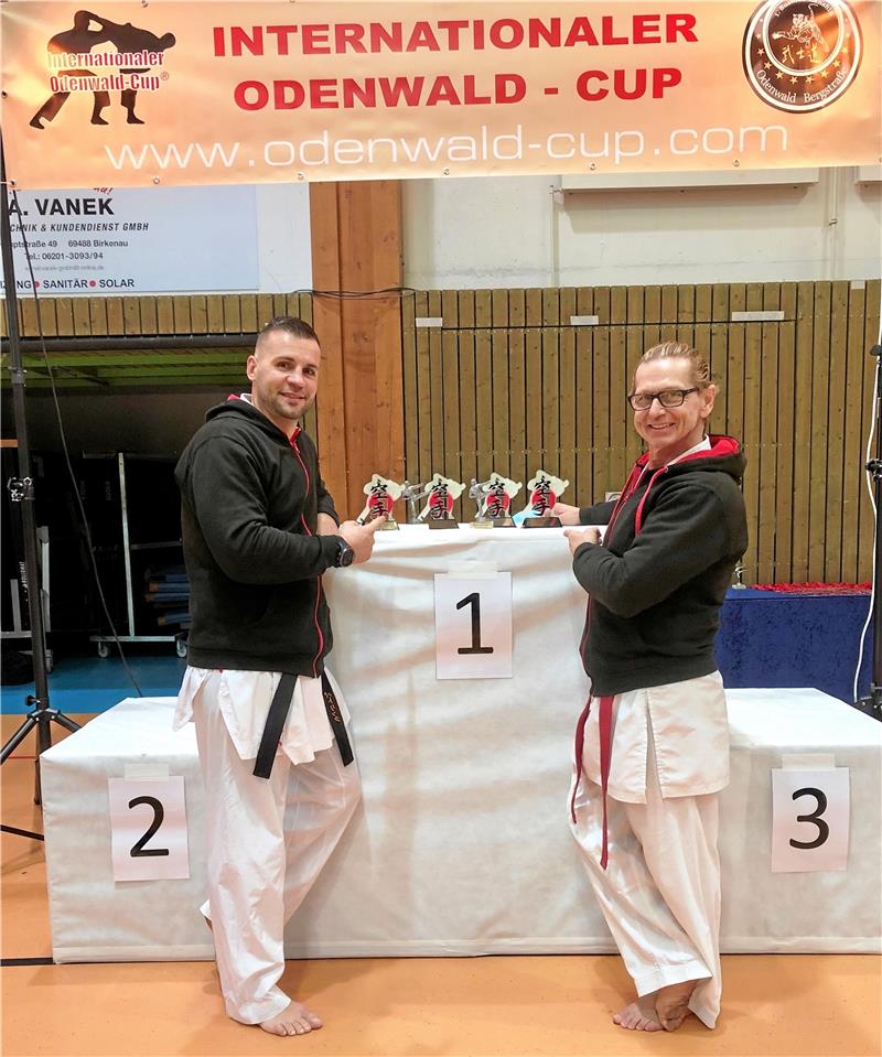 Patrick Olszewski (li.) und Frank Großklags sammeln beim Odenwaldcup reichlich Pokale. Foto: Privat