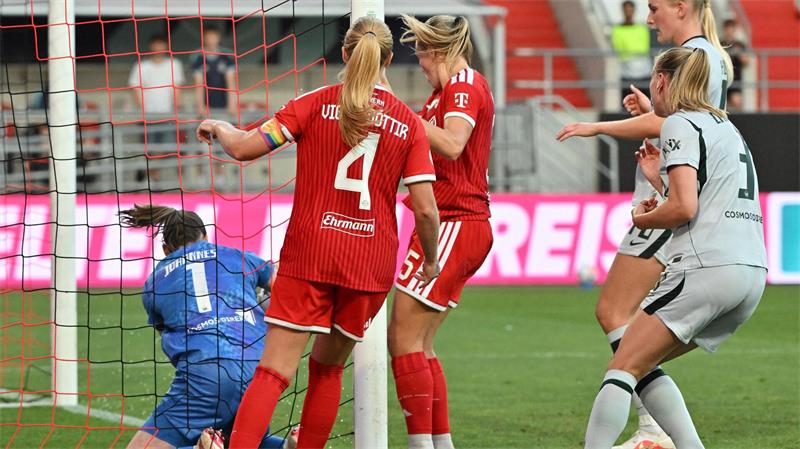 Bayern-Dusel: Torhüterin Stina Johannes „extrem schockiert“ Patzer beim 0:1: Wolfsburgs Torhüterin Stina Johannes.