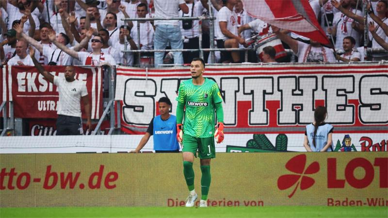 Backhaus-Fehler und Scherhant-Gala: Freiburg souverän weiter Patzte beim 1:1 der Schotten: SC-Neuzugang Mio Backhaus.