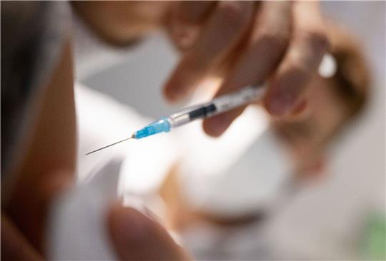 Paul-Ehrlich-Institut: In sehr seltenen Fällen traten nach der Impfung Herzmuskelentzündungen auf. Foto: dpa