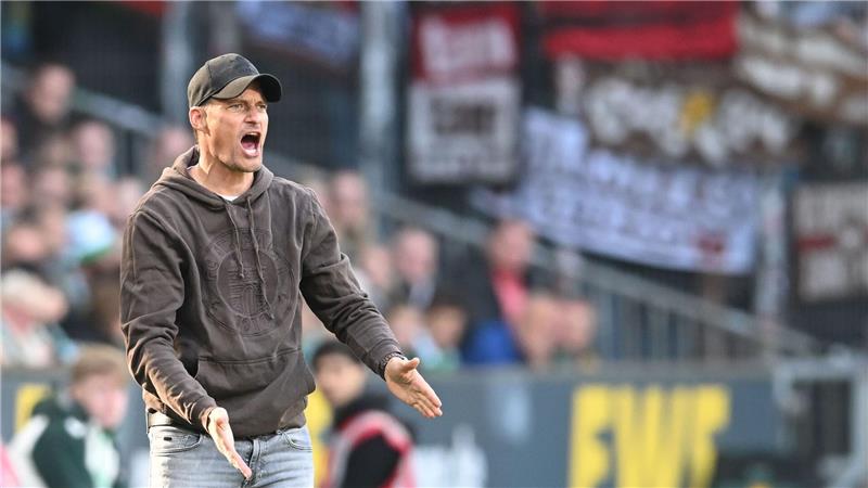 Pauli-Coach Alexander Blessin konnte mit der Leistung seines Teams nicht zufrieden sein.