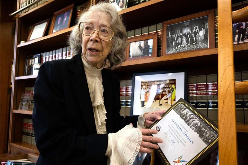 96-jährige US-Bundesrichterin suspendiert Pauline Newman im Mai 2023 in ihrem Büro in Washington.