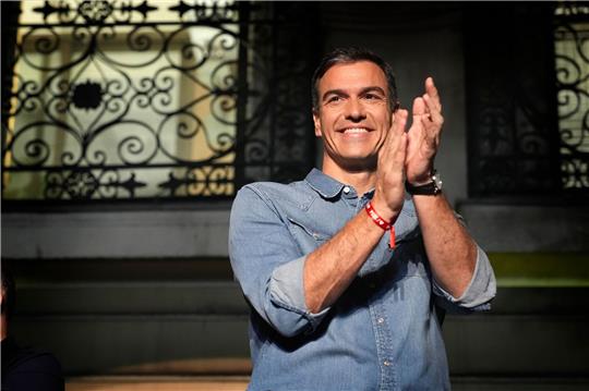 Pedro Sánchez, dem Vorsitzenden der Sozialistischen Arbeiterpartei und derzeitiger Ministerpräsident, steht eine schwierige Regierungsbildung bevor.
