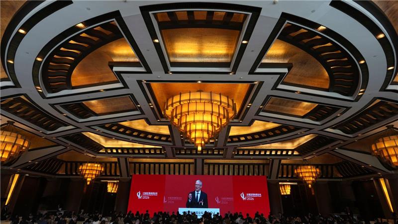 Peking: Bühne frei für Tim Cook – Apple-CEO erscheint zur Forumseröffnung groß auf der Leinwand