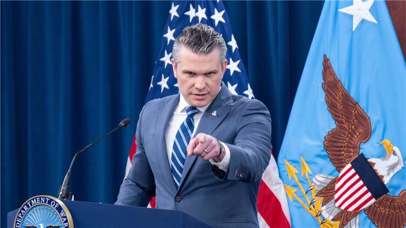 Pentagon-Chef Hegseth warnt den Iran. 