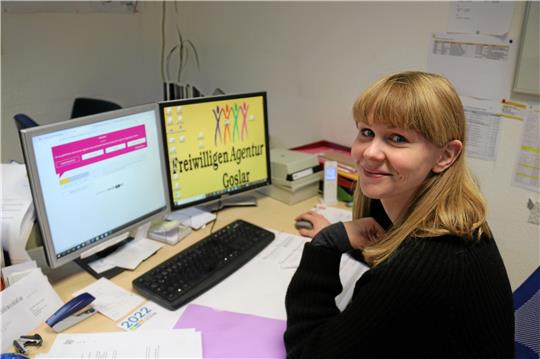 Per Mausklick zum Traumpartner: Levke Ermert stellt den „Mitwirk-o-Mat“, das neue Online-Angebot der Freiwilligenagentur vor.  Foto: Hartmann