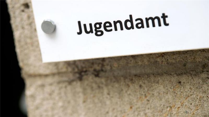 Jugendämter in der Krise - folgenschwer für Kinder in Not Personalmangel und Überlastung gibt es in vielen Jugendämtern. (Archivbild)