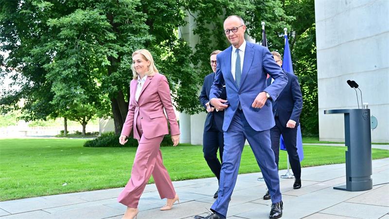 Personelle Veränderungen in Regierung und CDU - Merz kommt mit Warken, Linnemann und Amthor zur PK
