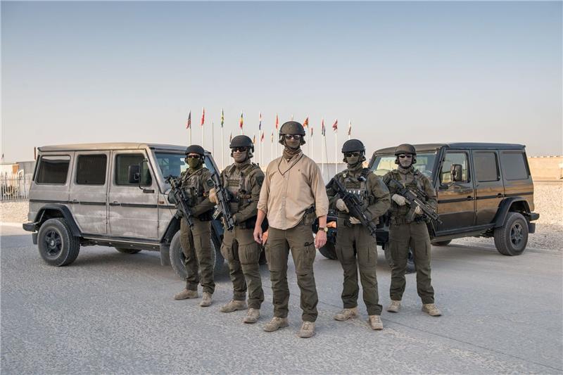 Kiew bis Khartoum: 15 Jahre Schutz für deutsche Diplomaten Personenschützer der PSA-Einheit helfen in Krisengebieten.