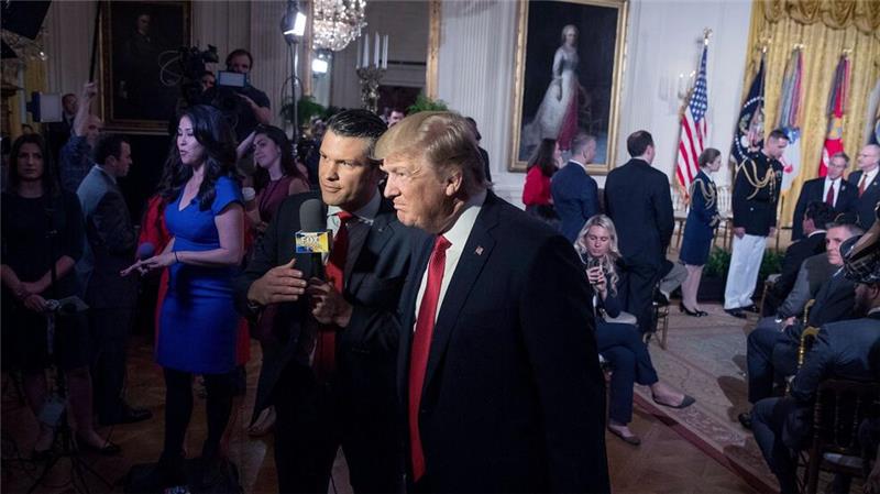 Trump nominiert Fox-News-Moderator als Verteidigungsminister Pete Hegseth soll unter Donald Trump der neue US-Verteidigungsminister werden. (Archivbild)