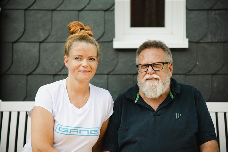 Geteiltes Schicksal: Vater und Tochter leben mit Spenderherzen Peter Fricke erhielt vor gut 30 Jahren ein Spenderherz. Seine Tochter Julia traf mit nur 20 Jahren das gleiche Schicksal. Foto: Ole Spata/dpa
