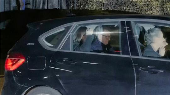 Peter Mandelson wurde nach seiner Festnahme unter Auflagen freigelassen.