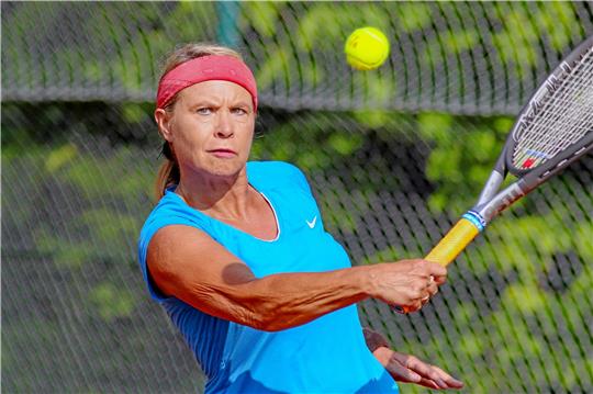 Petra Lienkamp-Stephan und die Damen 40 des Hahndorfer TC kassieren in der Nordliga beim Schenefelder TC und bei der TG Alstertal zwei Niederlagen. Foto: GZ-Archiv