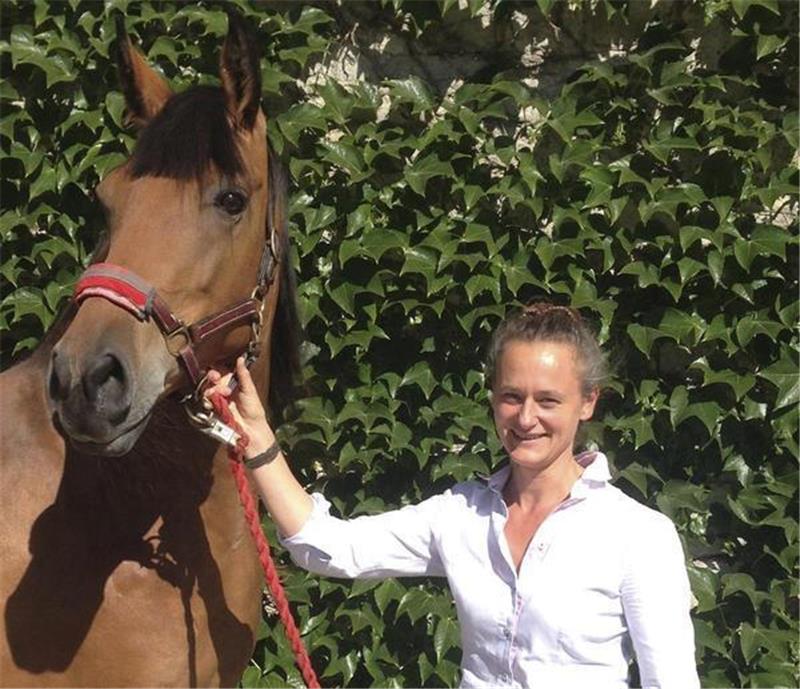 Wie Sie Ihre Haustiere vor Hitze schützen Pferde müssen im Sommer besonders viel trinken. Um die 10 Liter täglich sind da keine Seltenheit. Foto: Funke-Medien