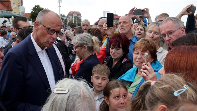 Pfiffe in Kühlungsborn: Merz bei Wahlkampfauftritt