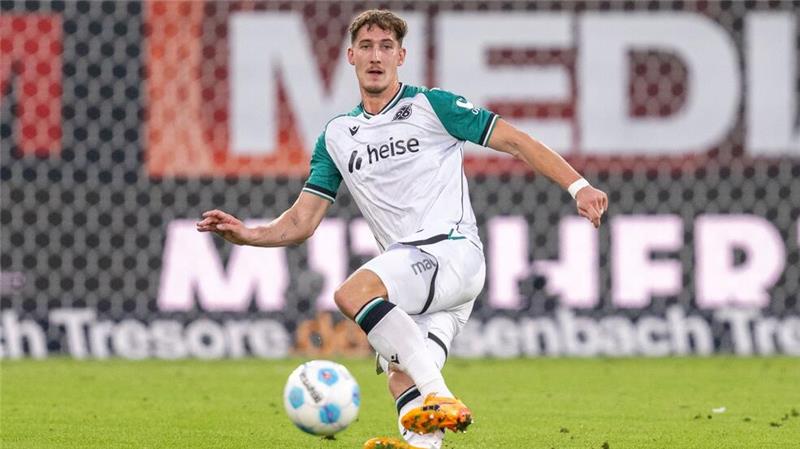 Phil Neumann und Hannover 96 mussten eine bittere Niederlage in Paderborn hinnehmen.