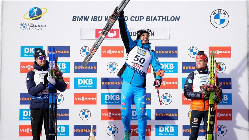 Nach Jahren des Zweifelns: Horn erfüllt sich großen Traum Philipp Horn (r) erlebt seine Premiere bei der Siegerehrung.