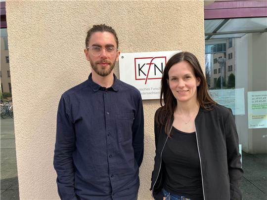 Philipp Müller und Laura-Romina Goede sind Mitautoren der neuen Studie «Gewalt gegen Männer in Partnerschaften» des Kriminologischen Forschungsinstituts Niedersachsen (KFN).