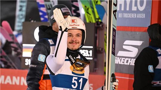 Philipp Raimund freut sich über Platz drei.