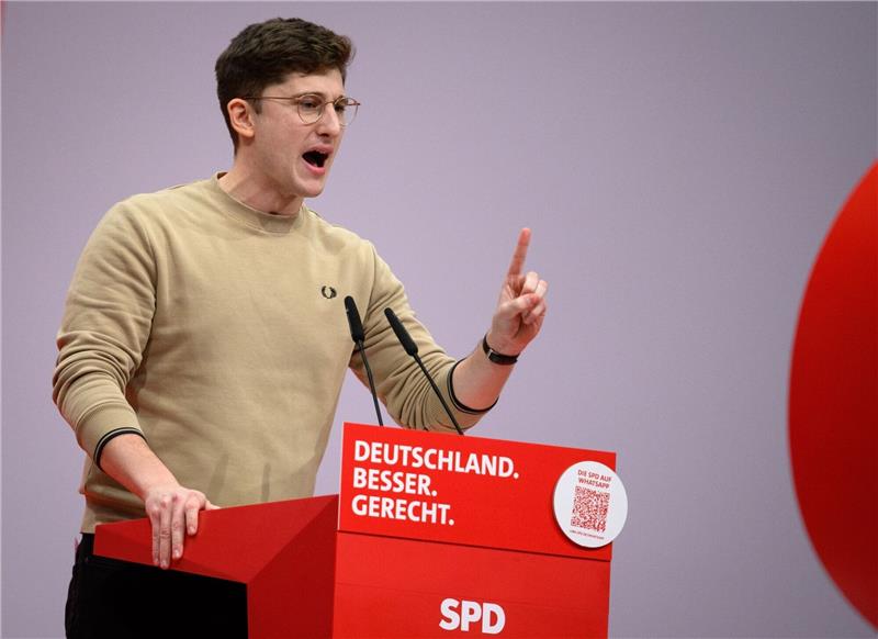 Juso-Chef fordert Untersuchungsausschuss zu Maaßen Philipp Türmer, Vorsitzender der Jusos, fordert einen Bundestags-Untersuchungsausschuss zum Wirken des früheren Verfassungsschutzpräsidenten Hans-Georg Maaßen im Staatsdienst.