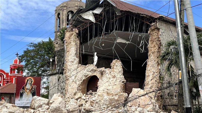 Bilder des Tages Philippinen: Erdbeben hinterlässt deutliche Schäden an den Gebäuden.