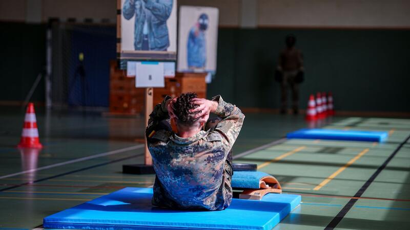 Bewerber in Boxhandschuhen: Das KSK sucht Nachwuchs Physische Fitness ist wichtig für den Aufnahmetest.
