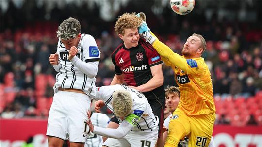 Piet Scobel gibt ein starkes Startelfdebüt beim 1. FC Nürnberg.