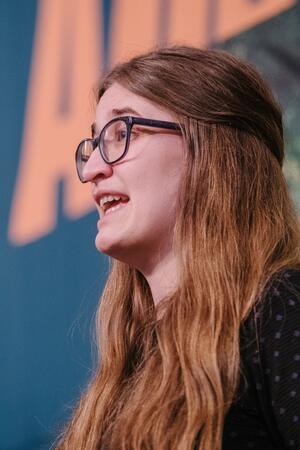 Von Oker bis Goslar: Wird bald ein Gehweg ausgebaut? Pippa Schneider (Bündnis 90/Die Grünen) spricht als Kandidatin für die Landtagswahl beim niedersächsischen Landesparteitag von Bündnis 90/Die Grünen.