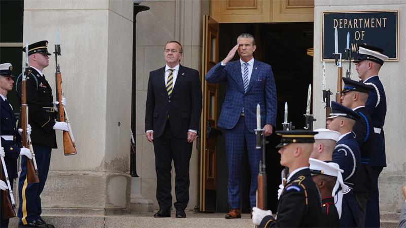 Pistorius und Hegseth unterzeichnen Rüstungsvereinbarung Pistorius hatte Hegseth zuletzt im Sommer 2025 in Washington besucht.