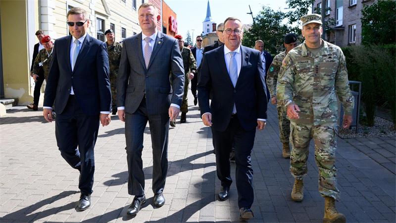 Nato-Abschreckung an der Ostflanke: neues Hauptquartier Pistorius mit Amtskollegen in Valga.