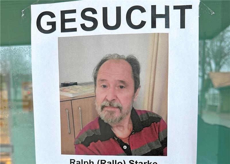 Das Rätsel um Harzburgs verschwundenen Ex-Jugendpfleger Plakate mit einem Bild von Ralph Starke haben Familienangehörige und Freunde an vielen Bahnhöfen aufgehängt. Foto: Schlegel