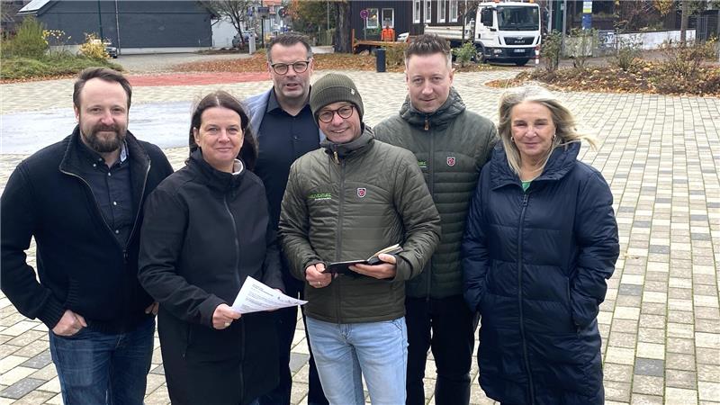 Braunlage plant den Wintermarkt unter riesigem Zeltdach Planen und konzipieren den neuen Wintermarkt in Braunlage auf der Fläche hinter sich: Mario Hebestriet, Cathleen Hensel, Christian Lindner, Holger Kolb, Julian Schmitz und Bettina Salzmann (v.l.)