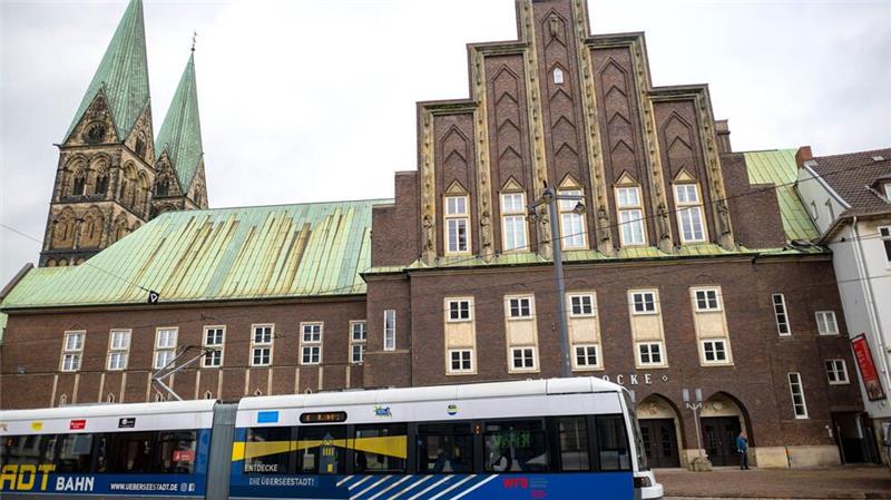 Planungsfehler haben laut Steuerzahlerbund die Umgestaltung des Straßenbahnknotens an der Bremer Domsheide nicht um Jahre verzögert, sondern auch erhebliche Mehrkosten verursacht.