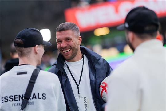 Podolski kritisiert die Verantwortlichen des 1. FC Köln nach dem Abstieg.
