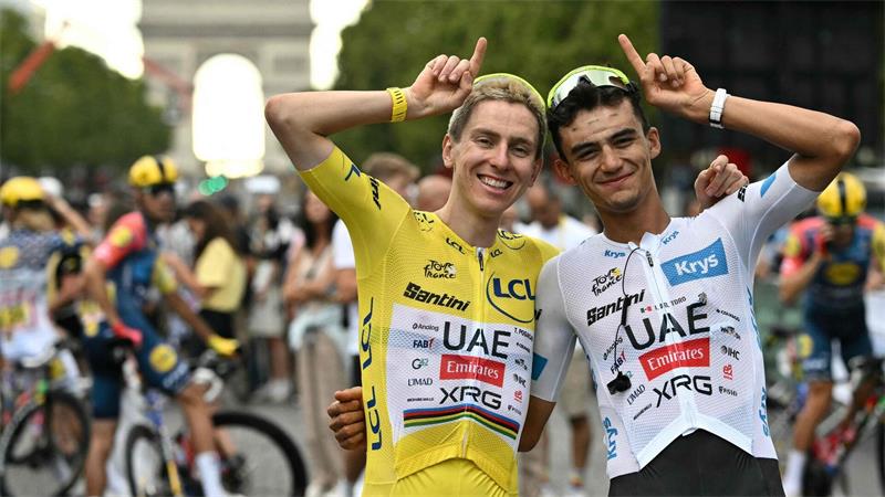Pogacar und Del Toro feiern nach der Tour de France