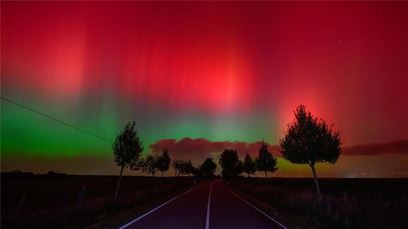 Naturspektakel: Polarlichter über Deutschland sichtbar Polarlichter haben in Teilen Brandenburgs den Nachthimmel erhellt. Bei wolkenfreiem Himmel sei das Naturschauspiel in der ersten Nachthälfte gut zu sehen gewesen, hieß es beim Deutschen Wetterdienst.